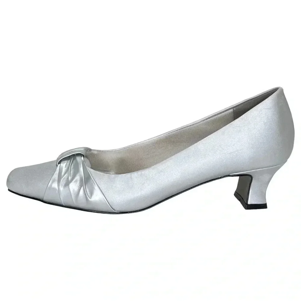 Easy Street Womens Heels 9M Waive Silver Satin